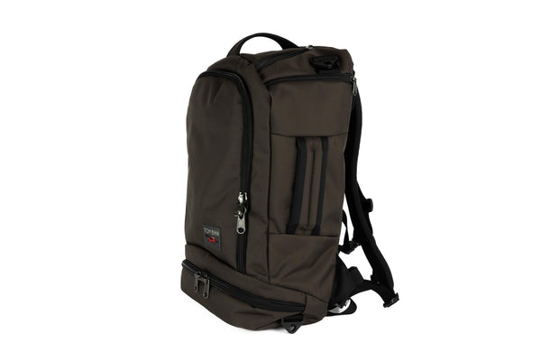 A Techonaut 30 with a Ursa (brown) exterior.